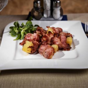 Cartofi in bacon cu rozmarin (250/50 g)