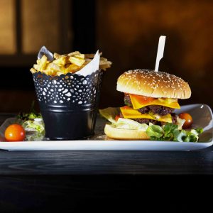 Beef burger with French fries (400 g)