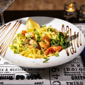Tagliatele with shrimp, cherry tomatoes and garlic (300 g)