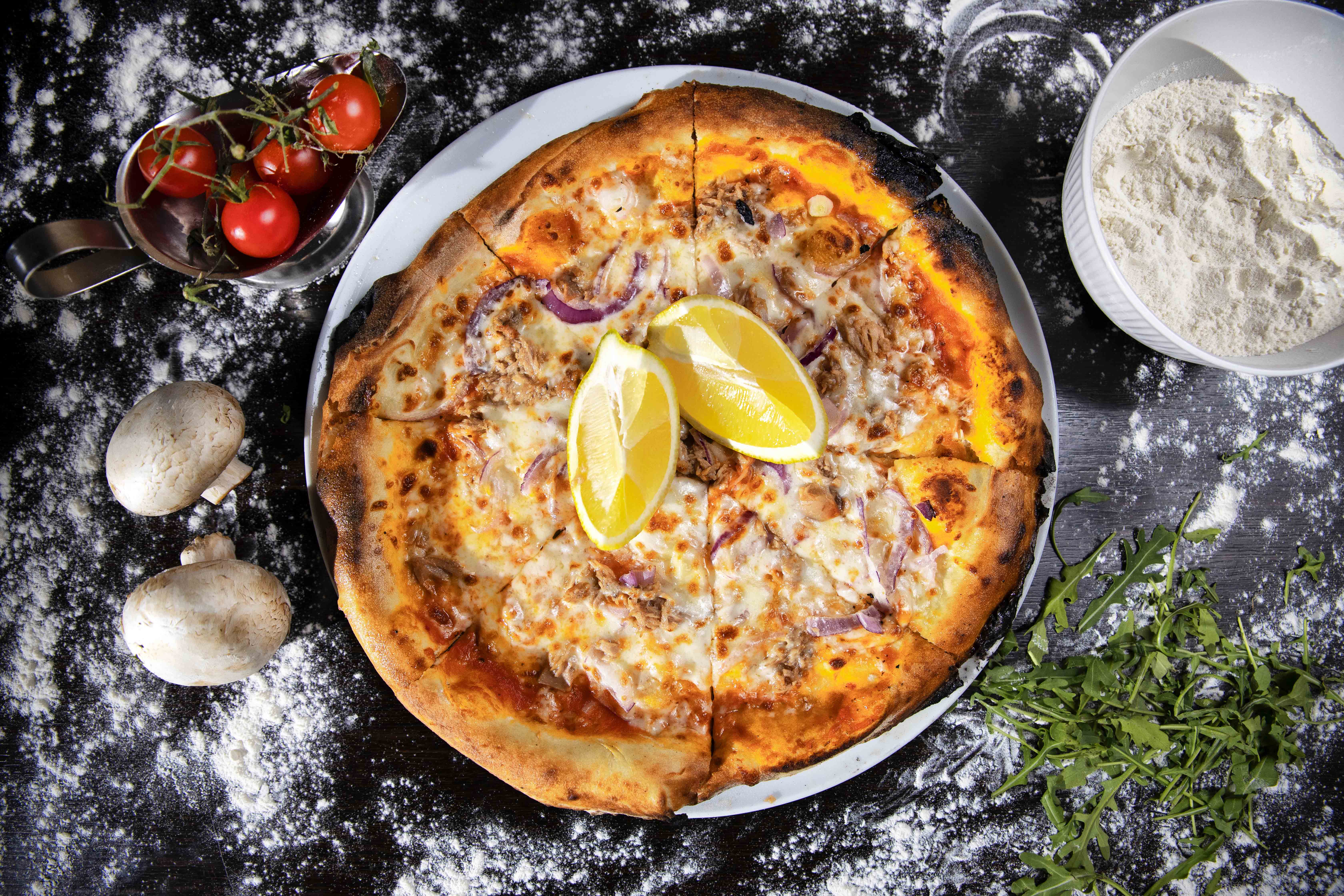 Pizza TONNO E CIPOLLA – Mansion Pub